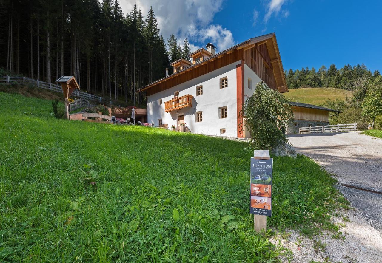 מונגואלפו Silentium Dolomites Chalet Since 1600 מראה חיצוני תמונה